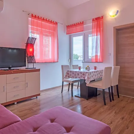 Nesic Peroj Apartment *