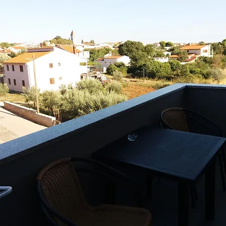 Nesic Peroj Apartment *
