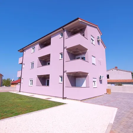 Nesic Peroj Fažana